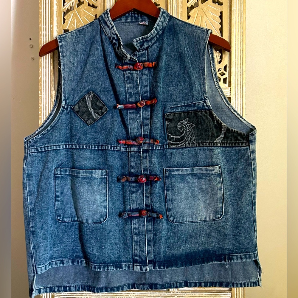 Vintage style Distressed Women's Denim Vest Denim Blue Patches Wash Pockets